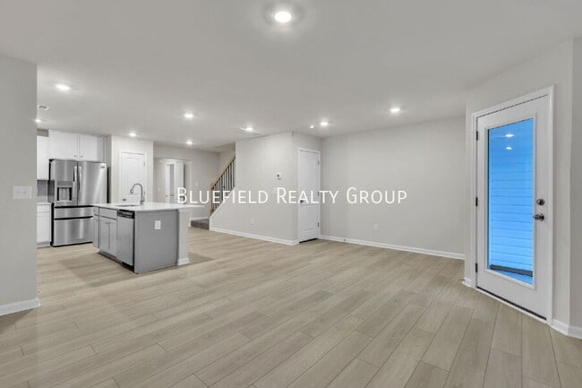 Building Photo - 808 Harper St