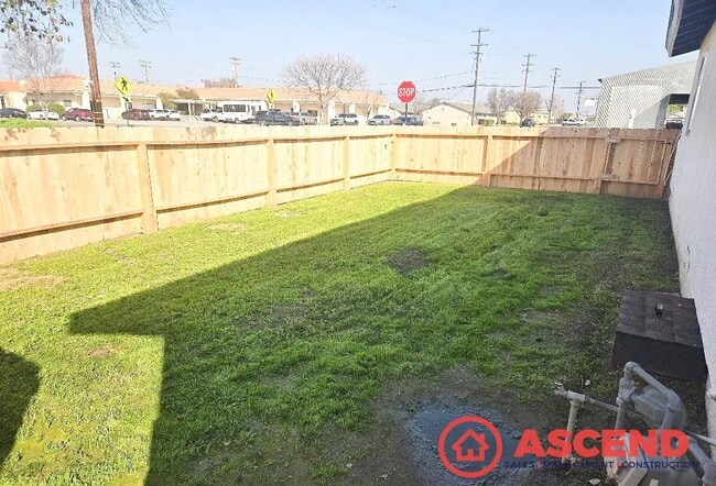 Building Photo - 3 Bedroom | 1 Bathroom Apartment — Delano