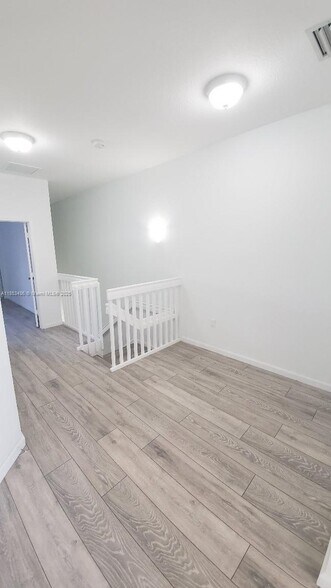 Building Photo - 265 Las Brisas Cir