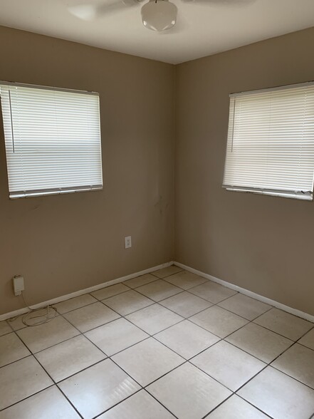 Building Photo - 10008 N Lantana Ave