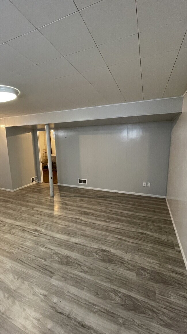 Building Photo - Charming 3 bed, 2 bath with finished basement!