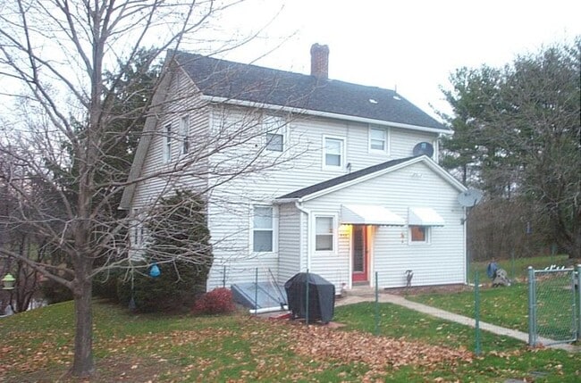 Primary Photo - 536 River Rd