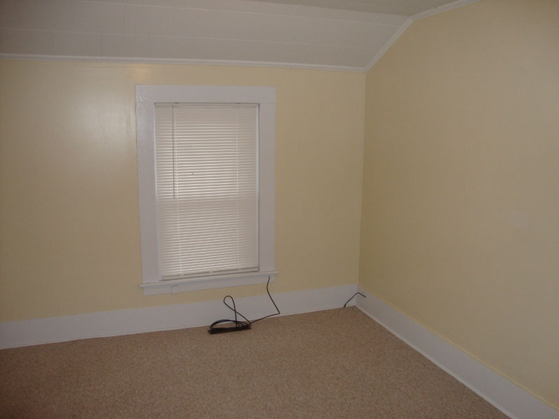 Front Bedroom from Doorway. - 415 Oak Dr