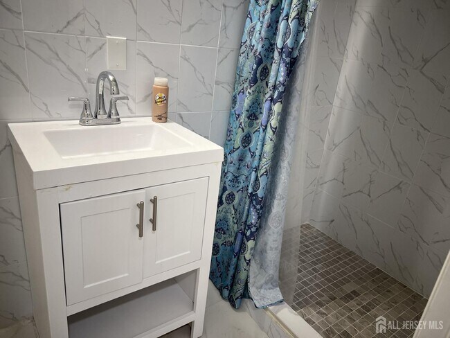 Building Photo - 30 Cypress St