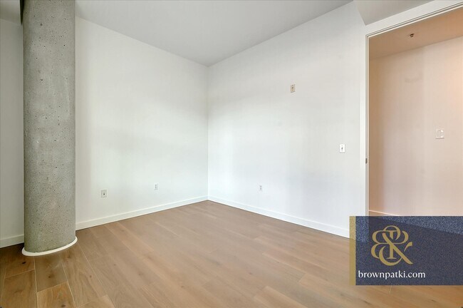 Building Photo - 303 Bryant St