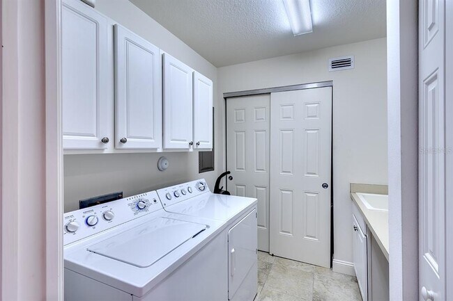 Building Photo - 7702 Lake Vista Ct