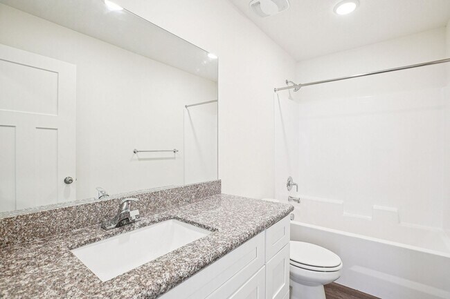 Building Photo - 1090 S 400 W