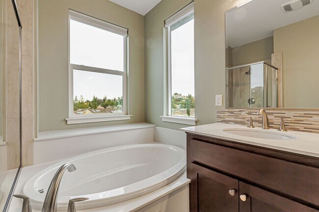 Building Photo - Stunning Home with Modern Upgrades and Pri...