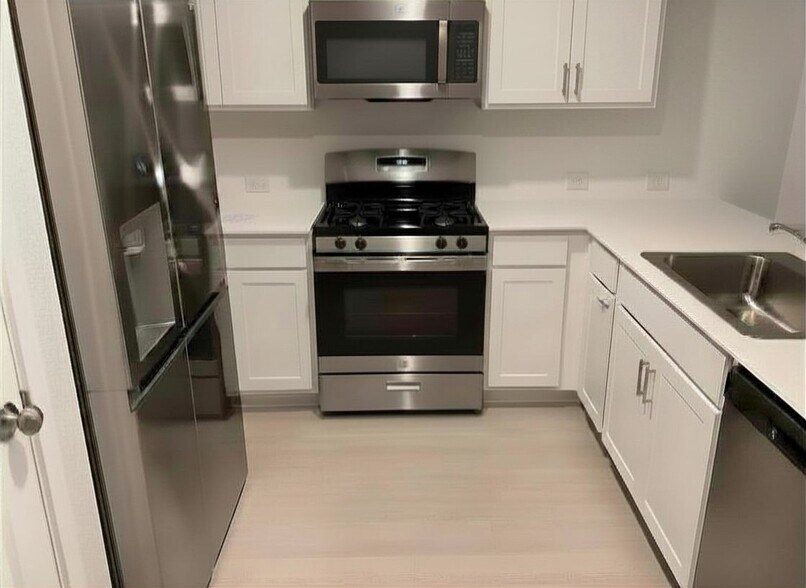 Kitchen - 259 Ottawa Way