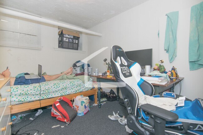 Building Photo - Packards Corner BU 4 bed 1.5 bath for 9.1 Heat Hw inc Students ok,