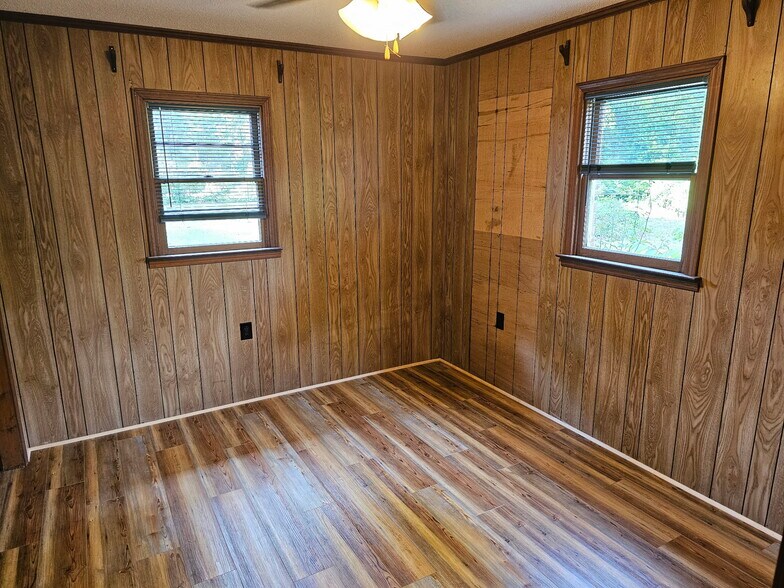 Building Photo - 123 Harbor Dr