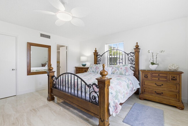 Building Photo - 1050 Sugar Sands Blvd