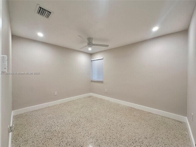 Building Photo - 10302 NW 35th Ct