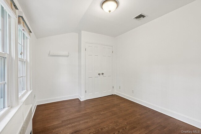 Building Photo - 71 Tamarack Rd