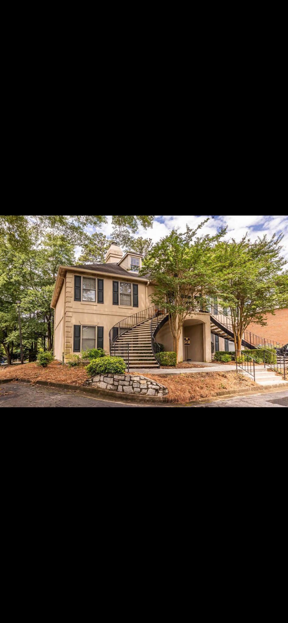 Building Photo - 5 Plantation Dr NE