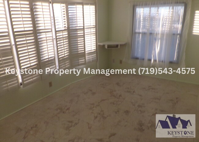 Building Photo - 886 S Dante Dr