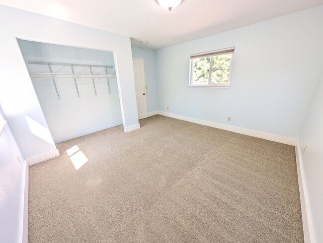Building Photo - 4 Bed/2.5 Bath Multnomah Village Stunner w...