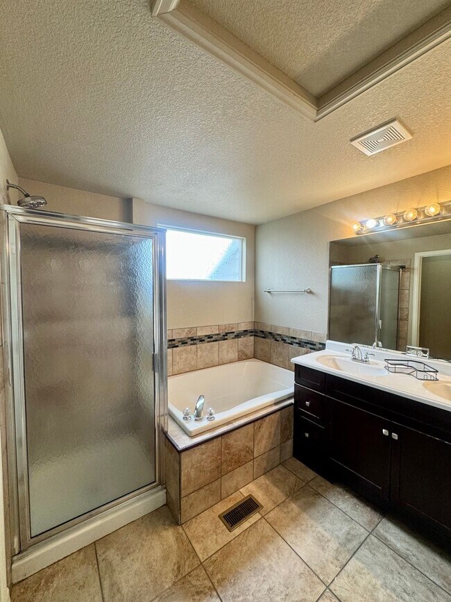 Building Photo - 5 Bedroom Home in Stetson Hills