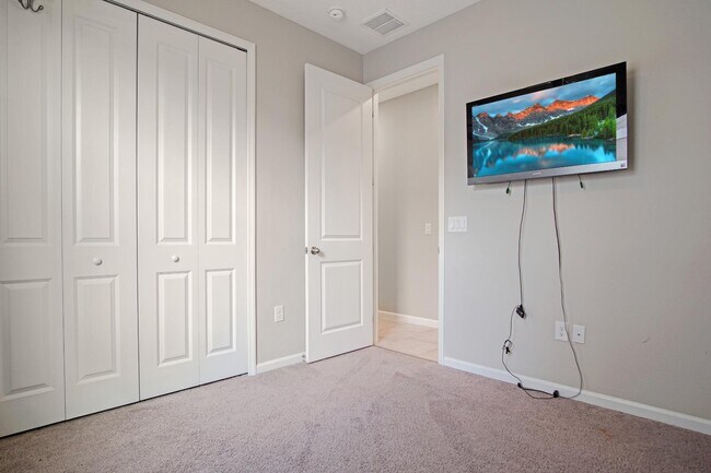Building Photo - 1229 Forest Gate Cir