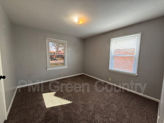 Building Photo - 9108 E Marshall St