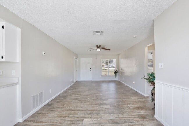 Building Photo - Scenic 2 bedrooms, 1 Bath Retreat in Apopka– Move-In Ready Rental