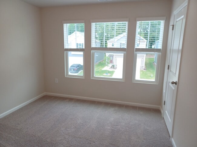 Building Photo - 1006 Depot Dr