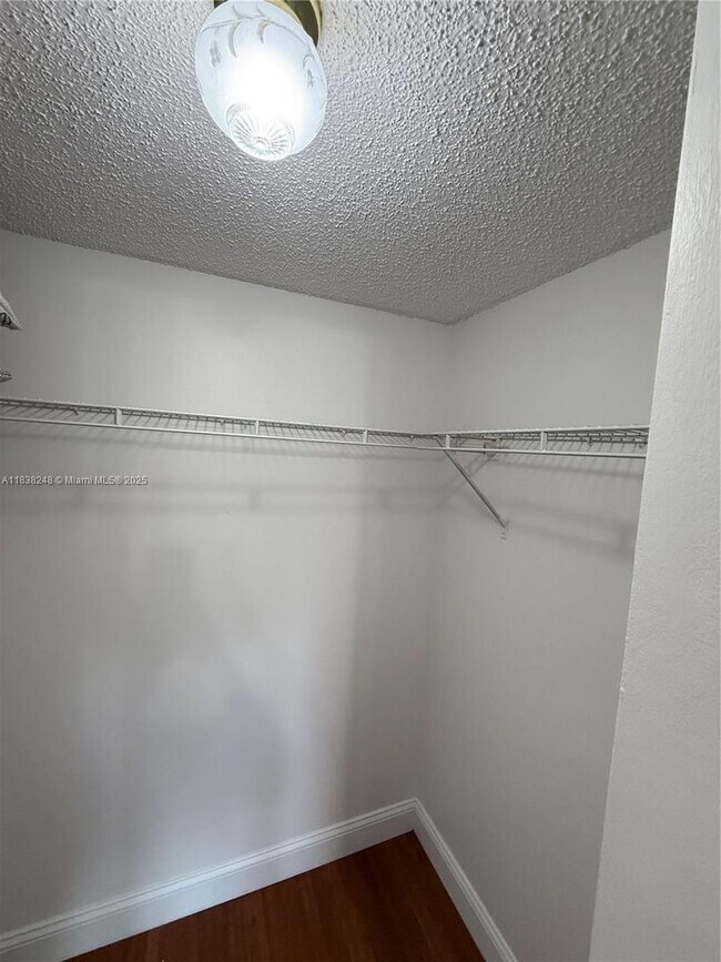 Building Photo - 5961 N Falls Cir Dr