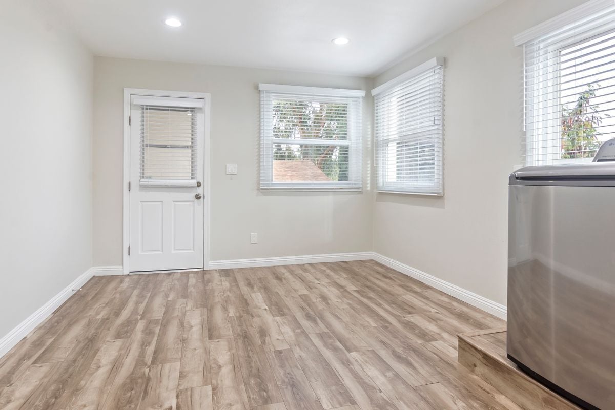 Building Photo - 744 Onarga Ave