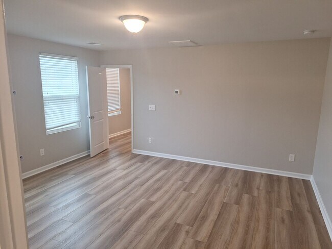 Building Photo - Wonderful Two Story Four Bedroom Home in Northeast Columbia!