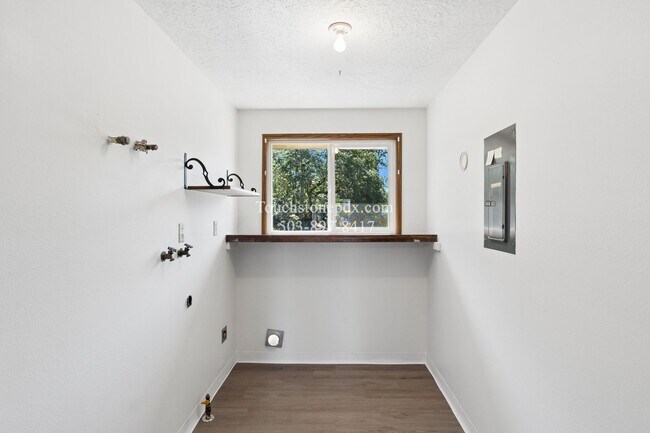 Building Photo - 1440 Columbia Ave