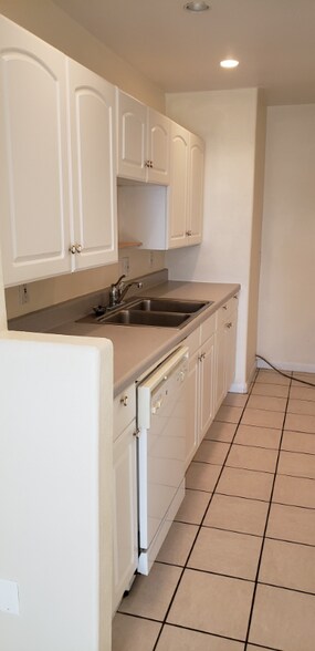 Building Photo - 1271 Jonas Dr