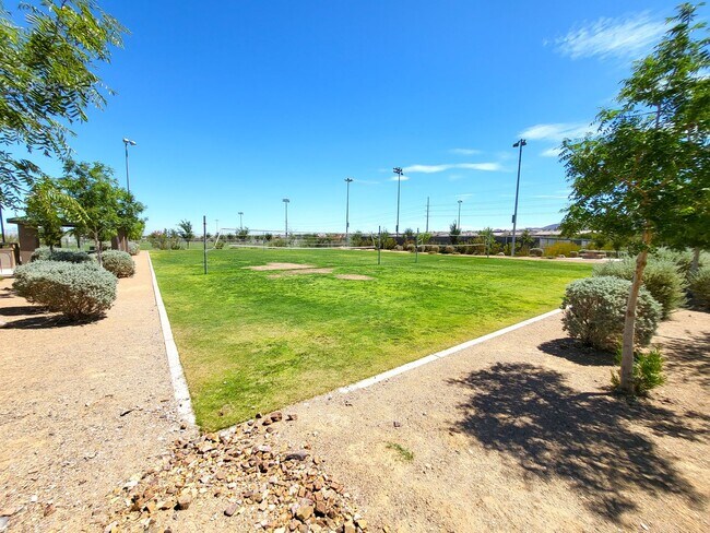 Building Photo - 4 Bedroom House with Community Pool, Baseb...