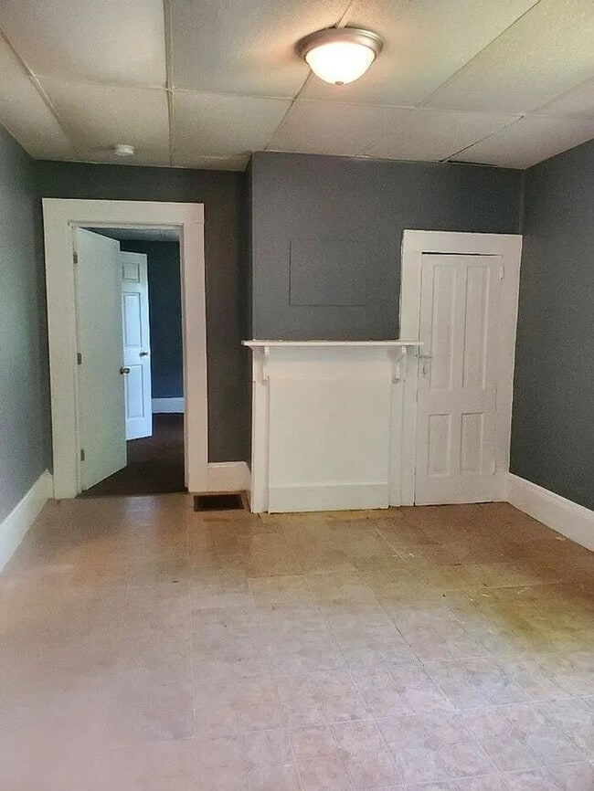 Building Photo - 2 Bedroom 1 Bathroom