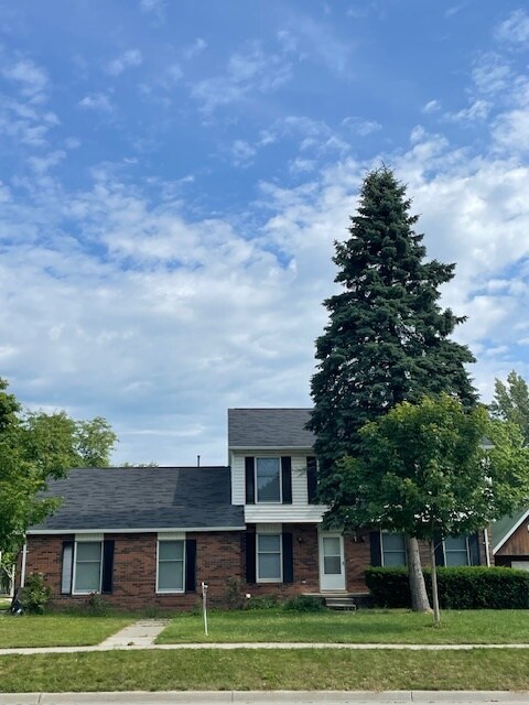 Building Photo - 7209 Main St