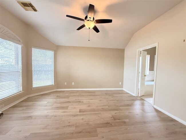 Building Photo - 1528 Mesa Verde Dr