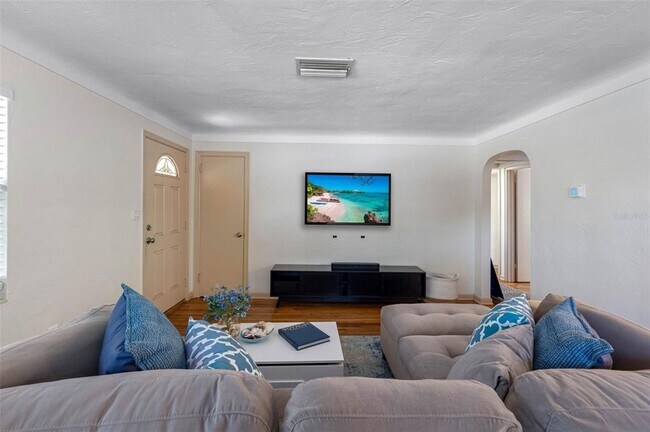 Building Photo - 2201 Park St N