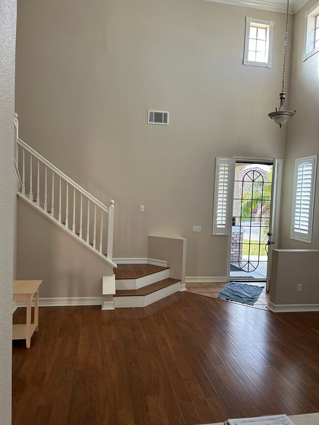 Building Photo - Saddlepeak Dr. Home