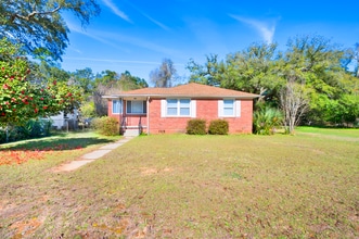 Building Photo - Cozy 3 bedroom home with large yard!