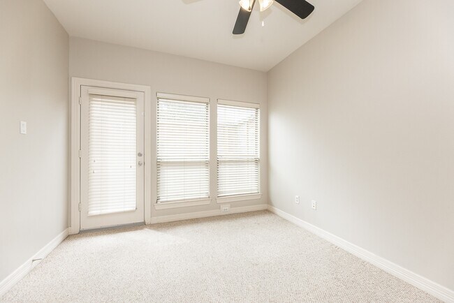 Building Photo - 3898 Center St