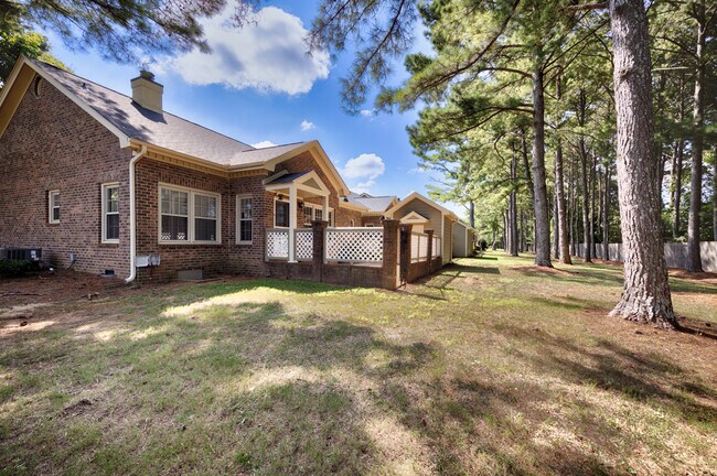 Building Photo - 324 Inverness Dr SW