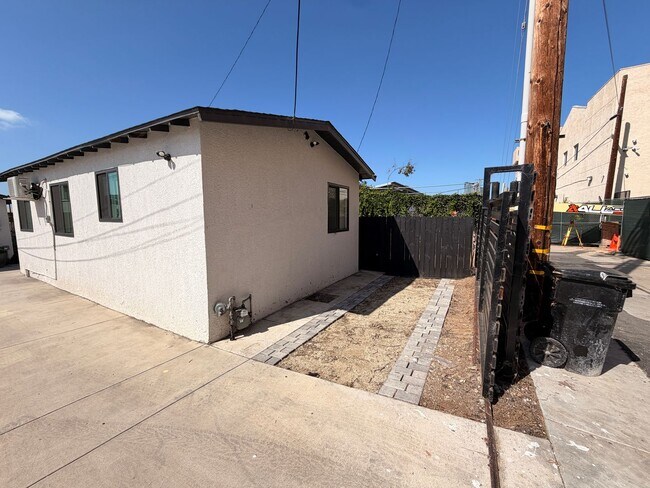 Building Photo - 1830-36 Newton Ave