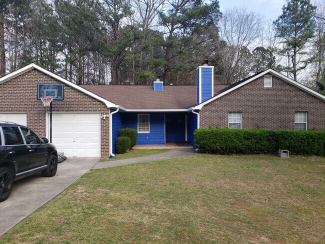 Building Photo - DUPLEX at Summerglen!