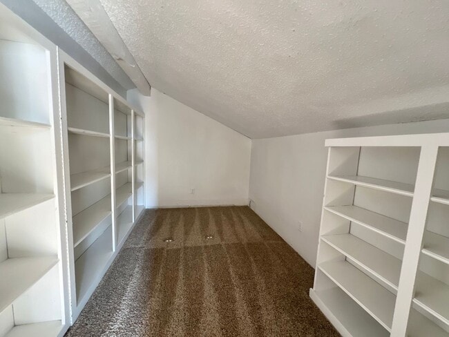 Building Photo - ?Cozy North OKC home with fireplace ?