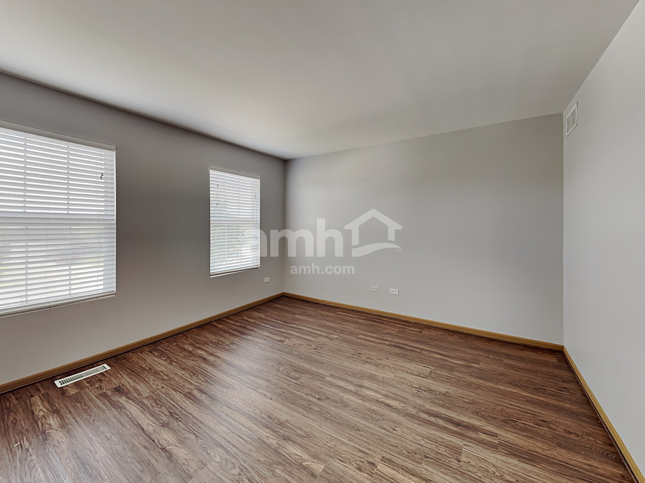 Building Photo - 1836 Sunset Ln