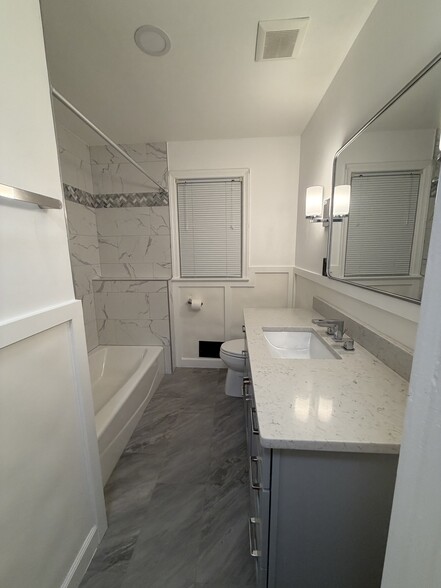 Building Photo - 161 Blades St