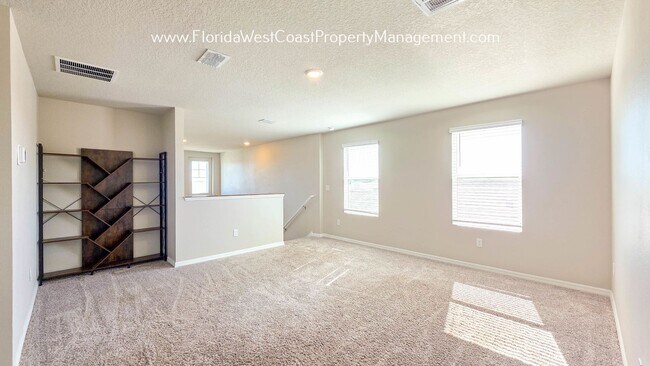 Building Photo - BRILLIANT and SPACIOUS! 4 BEDROOM/2.5 BATH PLUS LARGE BONUS-FLEX SPACE and FENCED YARD!