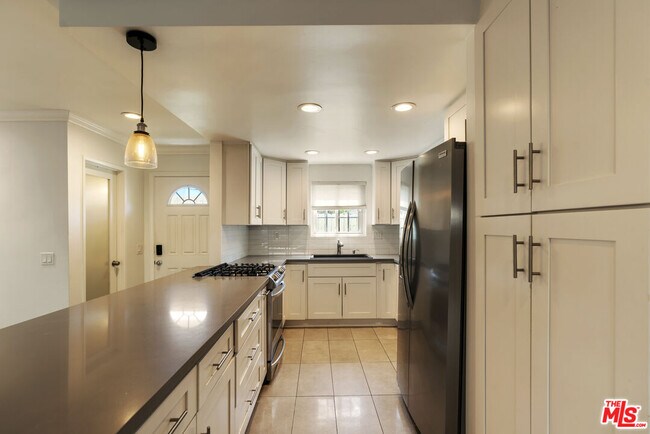 Building Photo - 1837 11th St