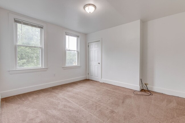 Building Photo - Available August  2026 - Beautiful 2.5 Bedroom, 1 Bath Home in Mt. Washington Area!