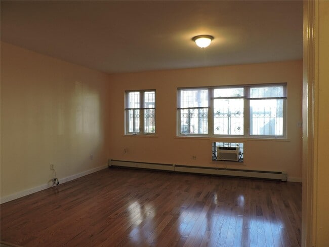 Building Photo - 1031 Halsey St