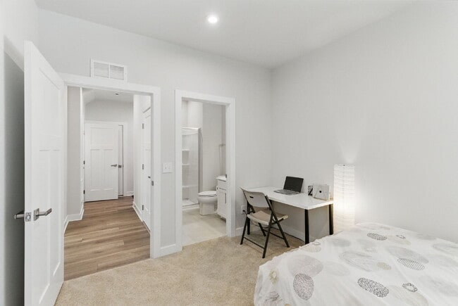 Building Photo - Luxury 5-Bed, 4-Bath Greenville Home in Amenity-Packed Riverstone!